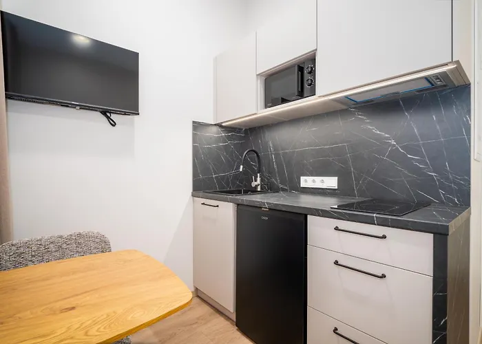 Airport-bus - 13 North - 6